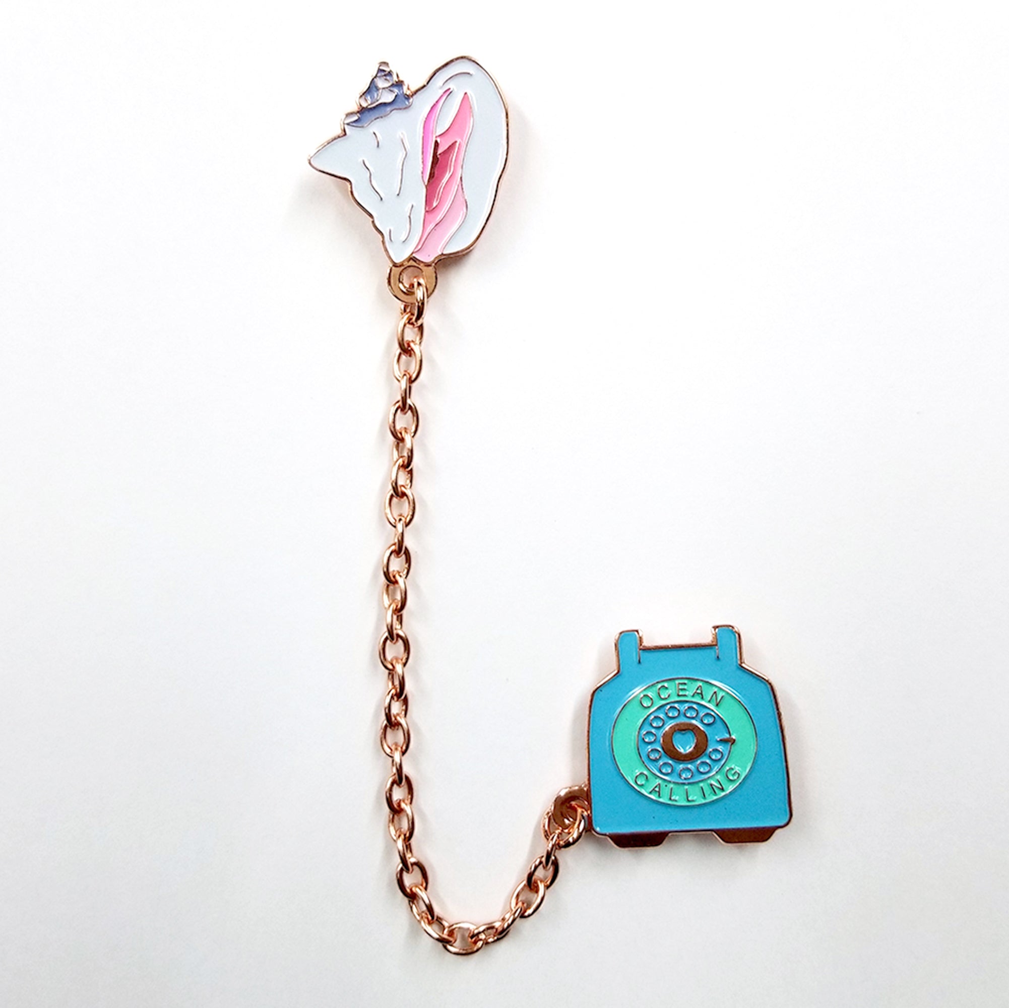 THE OCEANS CALLING PIN (SHELL PHONE)